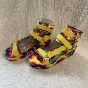 NWOT Pazzle Fabric Tie-Dye 2”platform heel Sandals yellow elastic straps SZ11
